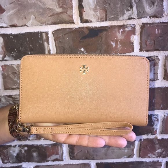 Tory Burch Handbags - OFFERS? NEW Tory Burch Passport Continental Wallet